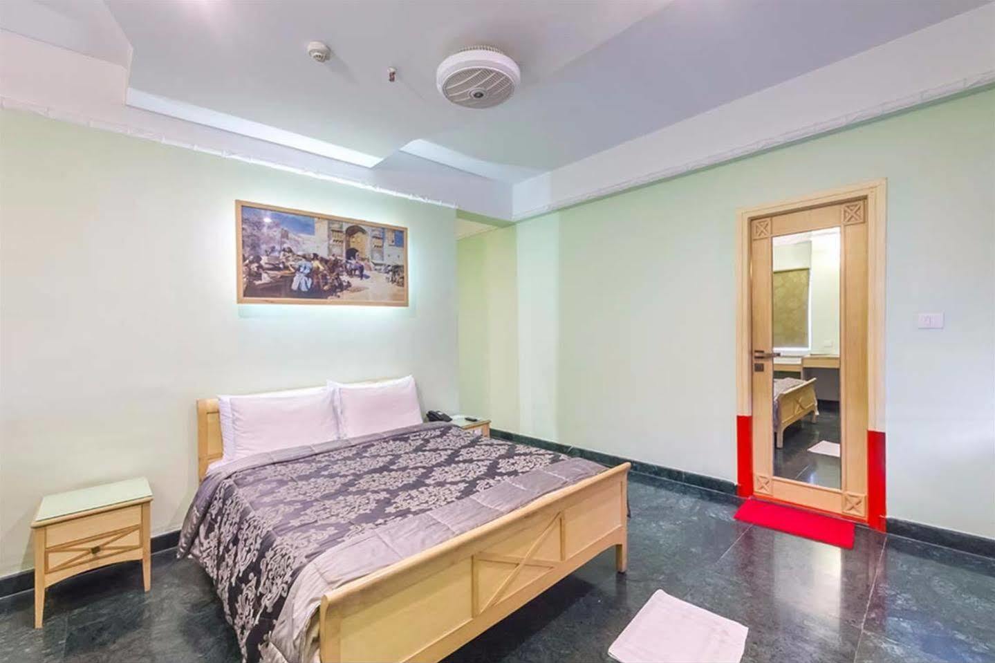 Treebo Komfort Suites, 3 Km From Mysore Palace Exterior foto